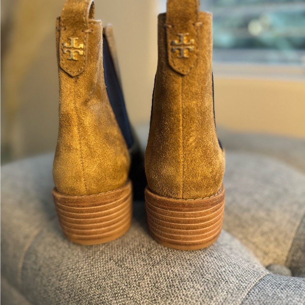 Tory Burch 45 mm Chelsea Ankle Boot in Alce Size 5.5M
NWOB - Picture 3 of 6